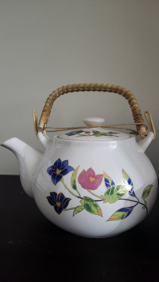 Japanese tea/herbal infusion set in classic style