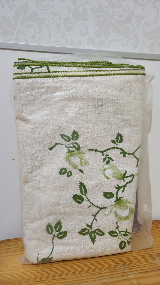 'Classic Collection' flannel-back tablecloth with green floral and vine pattern