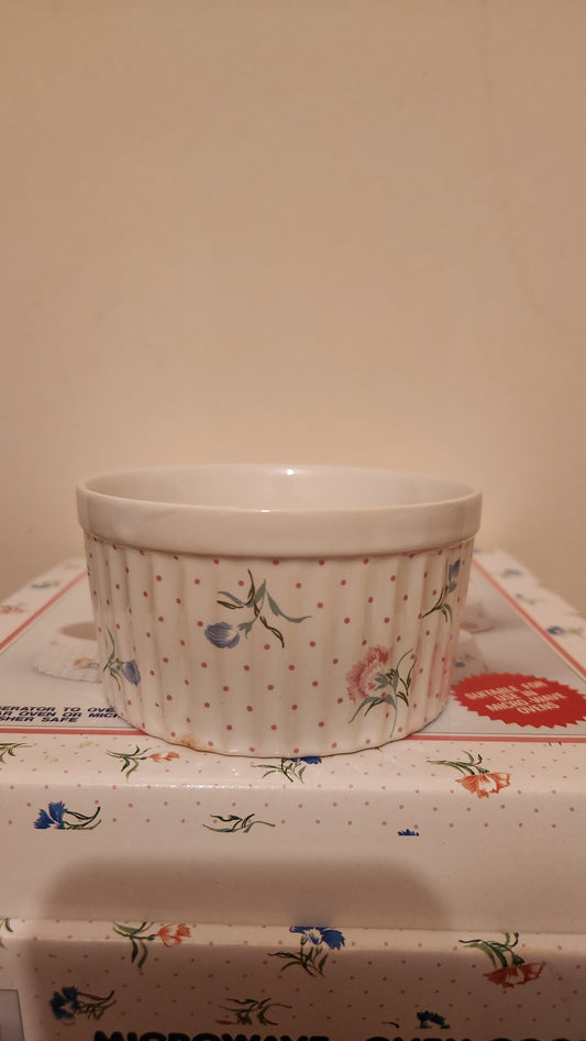 Set of 4 Carnation Microwave-Oven Cookware Souffle Dishes