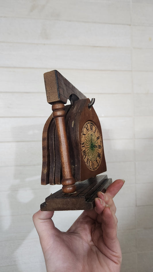 Vintage Wooden Clock-Shaped 6 Coaster Set with Arch Stand