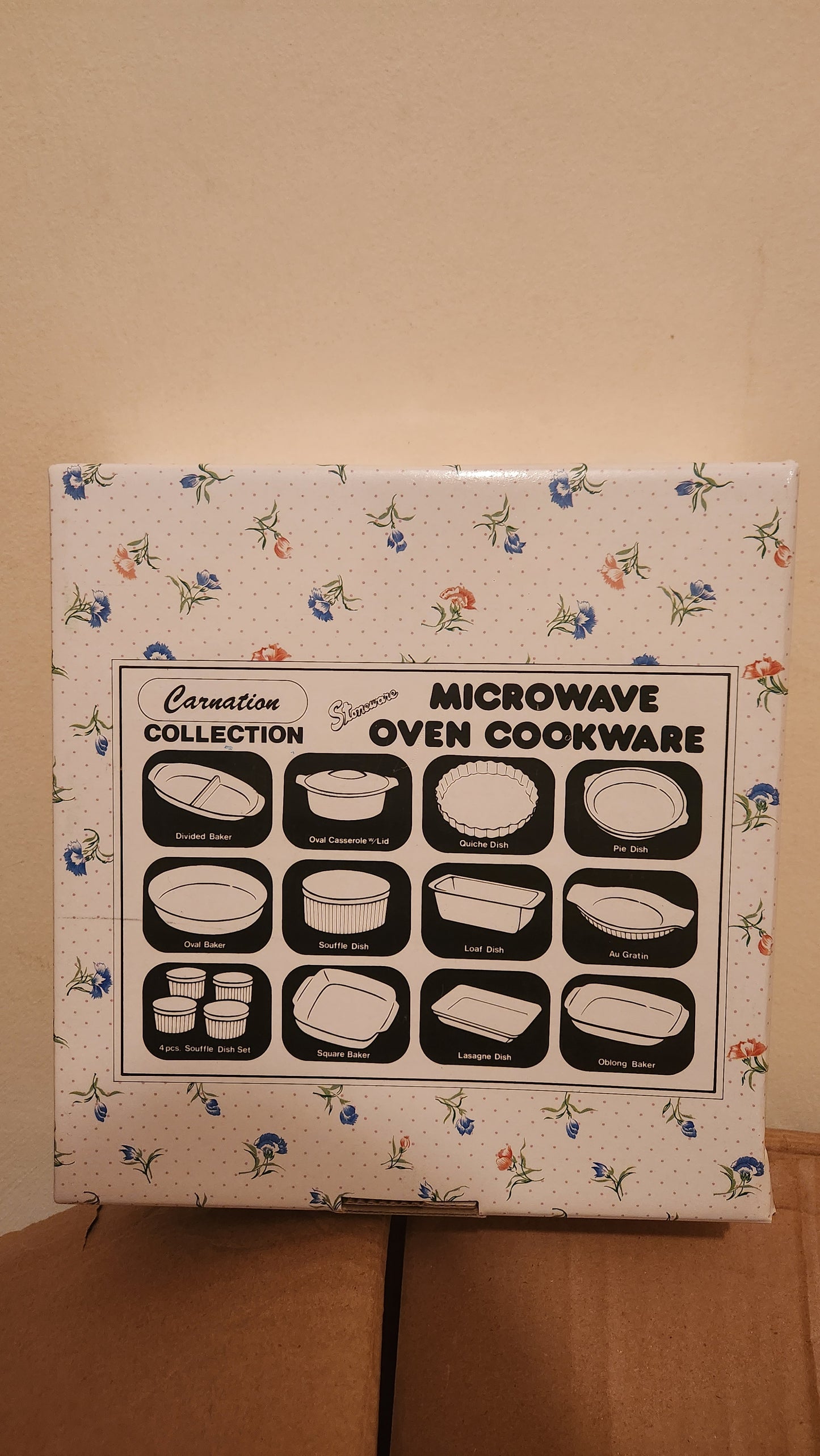 Set of 4 Carnation Microwave-Oven Cookware Souffle Dishes