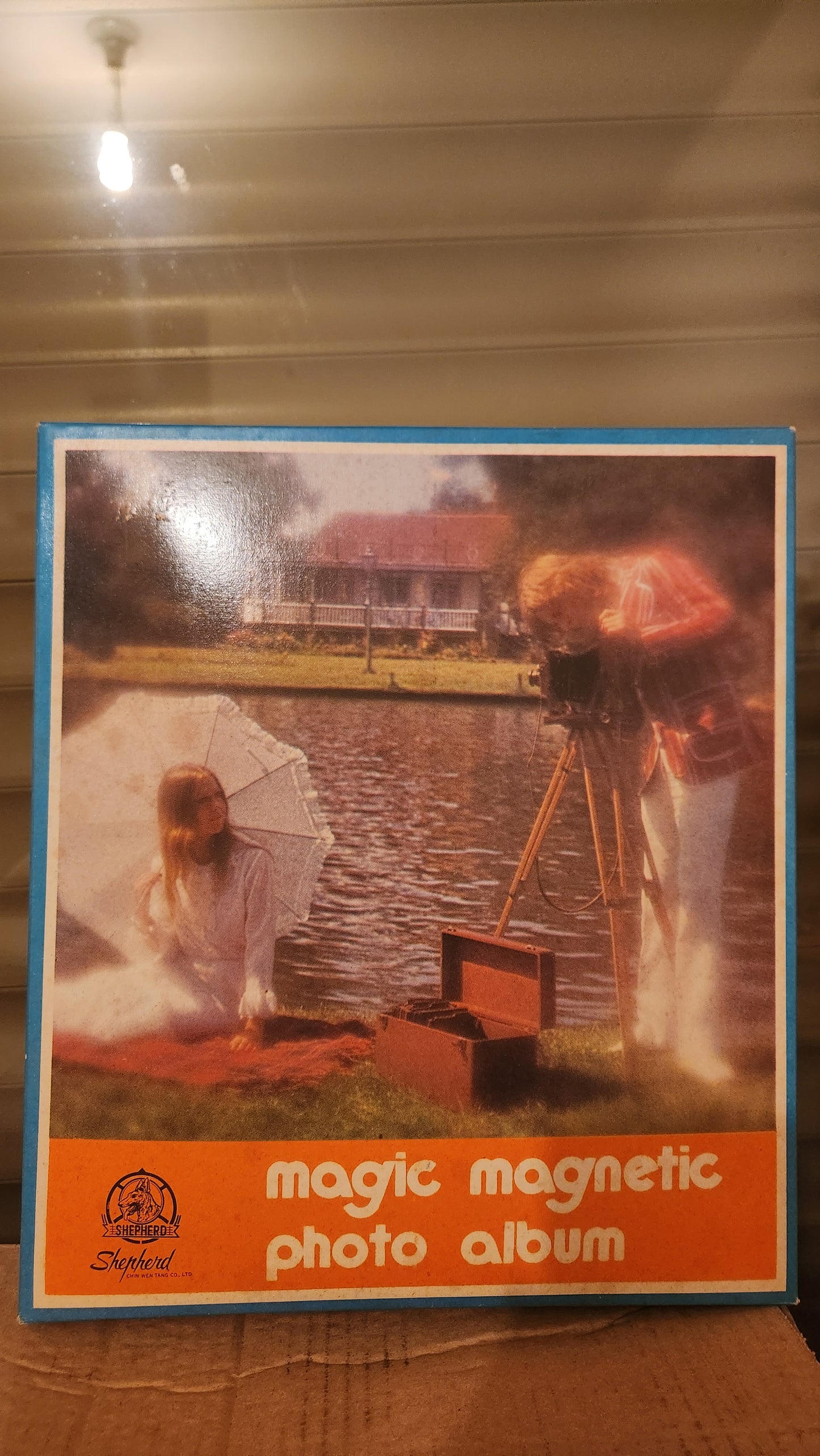 Vintage 80’s  Magic magnetic Photo Album