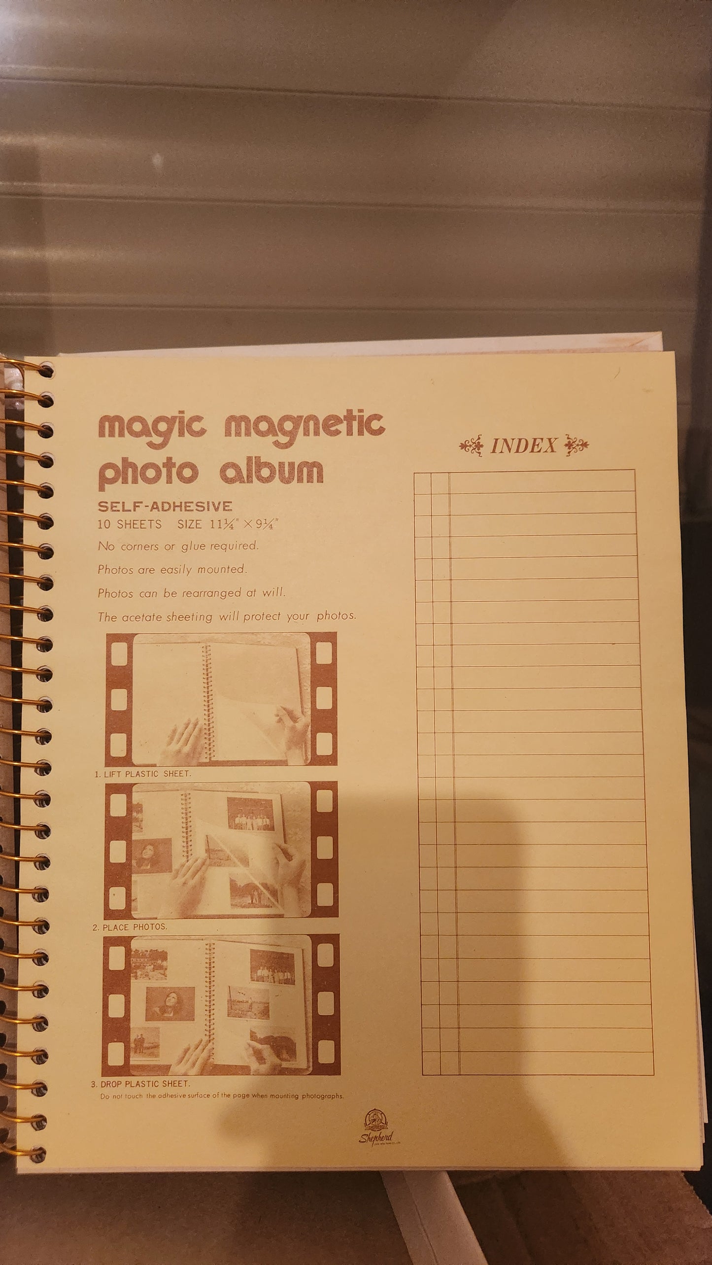 Vintage 80’s  Magic magnetic Photo Album