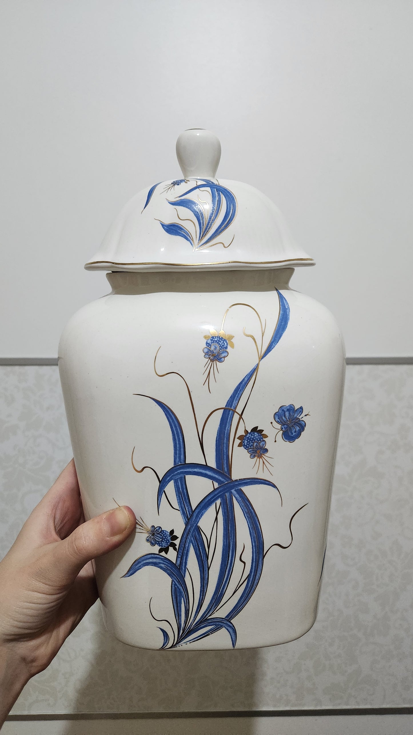 D'Arte Cinco Portugal Hand-Painted Porcelain Lidded Urn/Jar