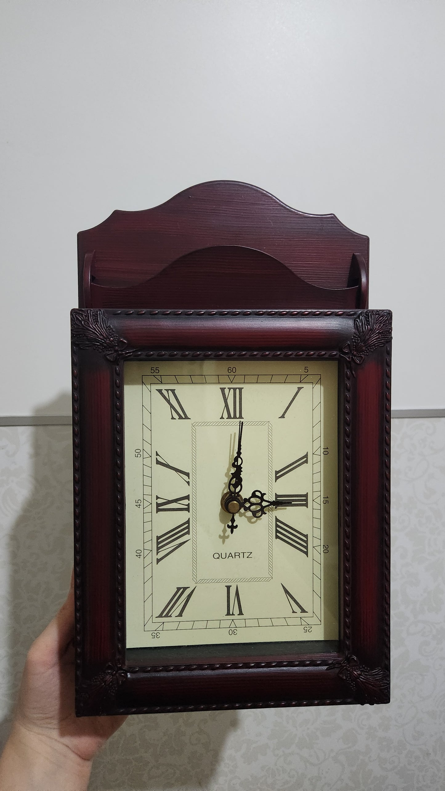 vintage quartz Hanging Letter And Key Holder With Clock - wooden - Antique Style