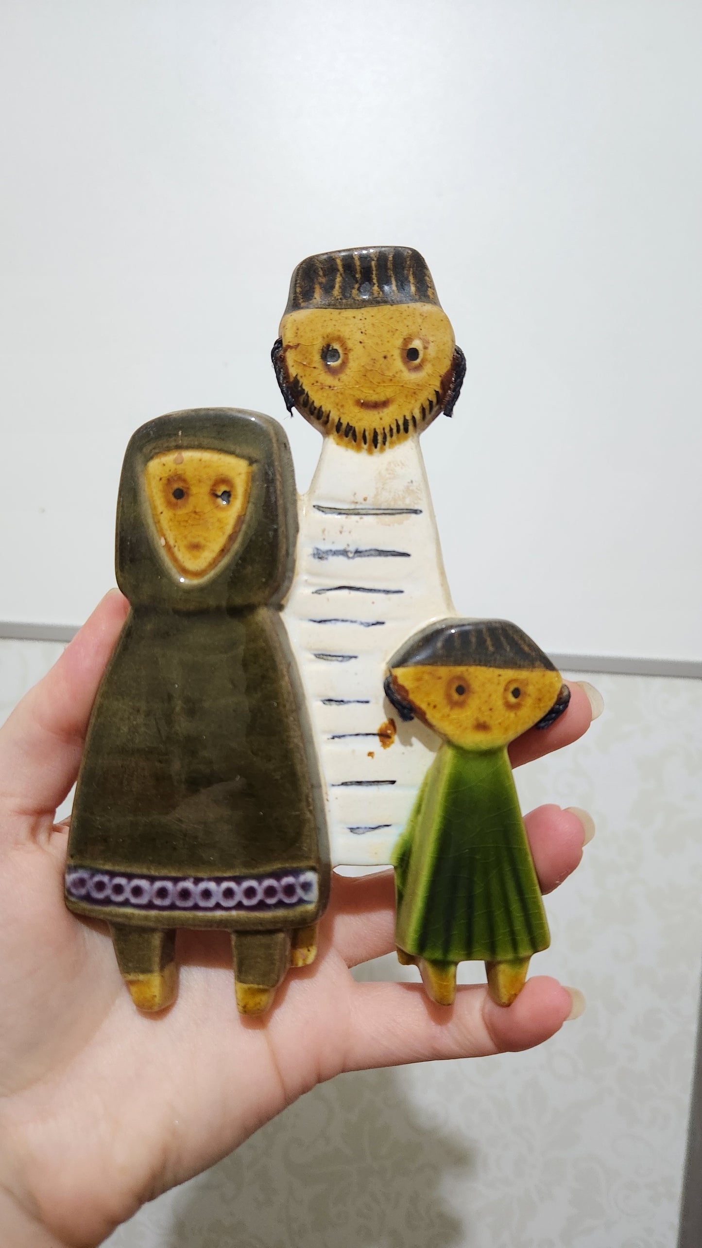 Beit hayotser yemeni family ceramic plaque