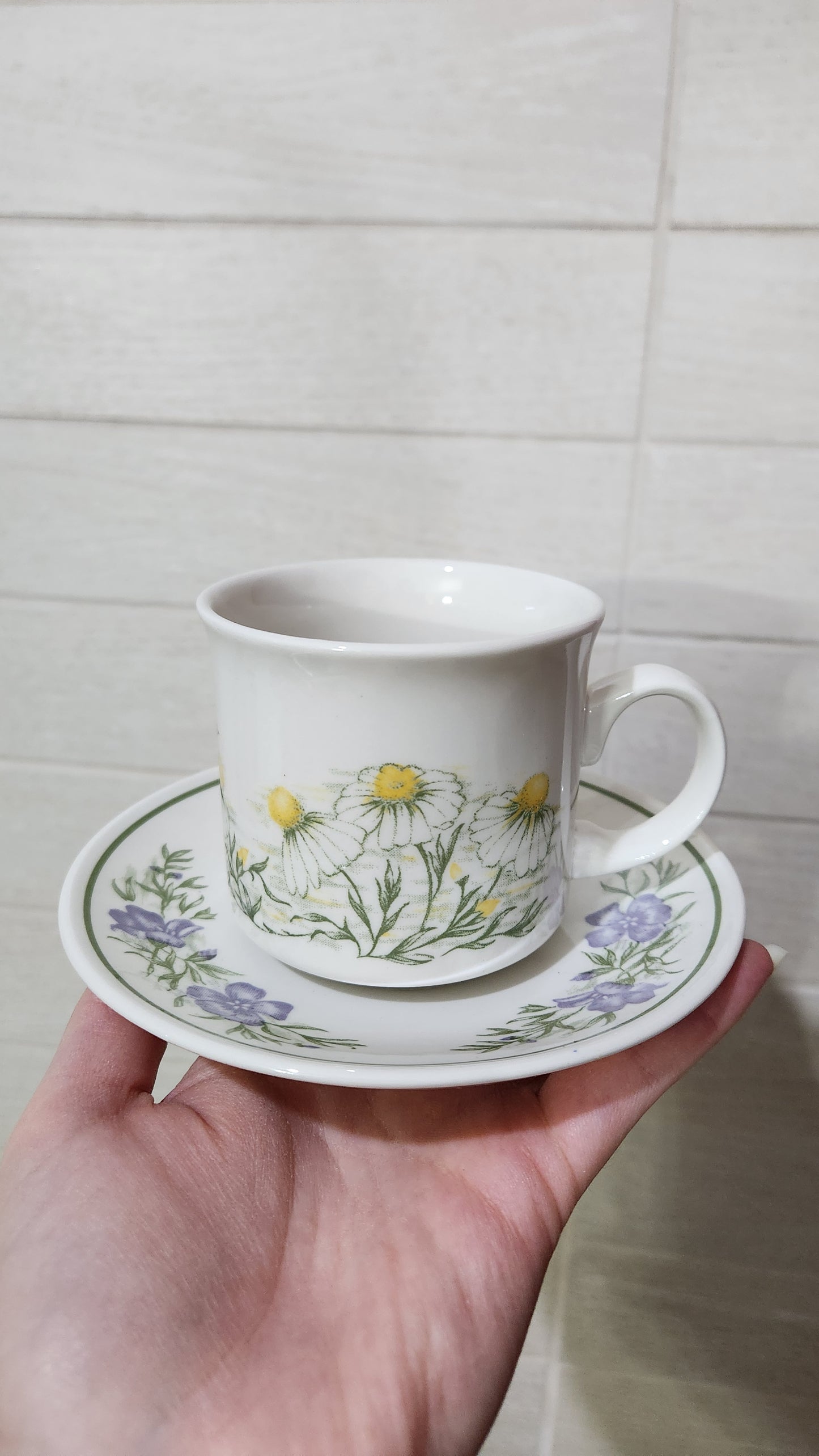 Vintage Churchill England 12pc Tea/Coffee Set - Daisy Pattern
