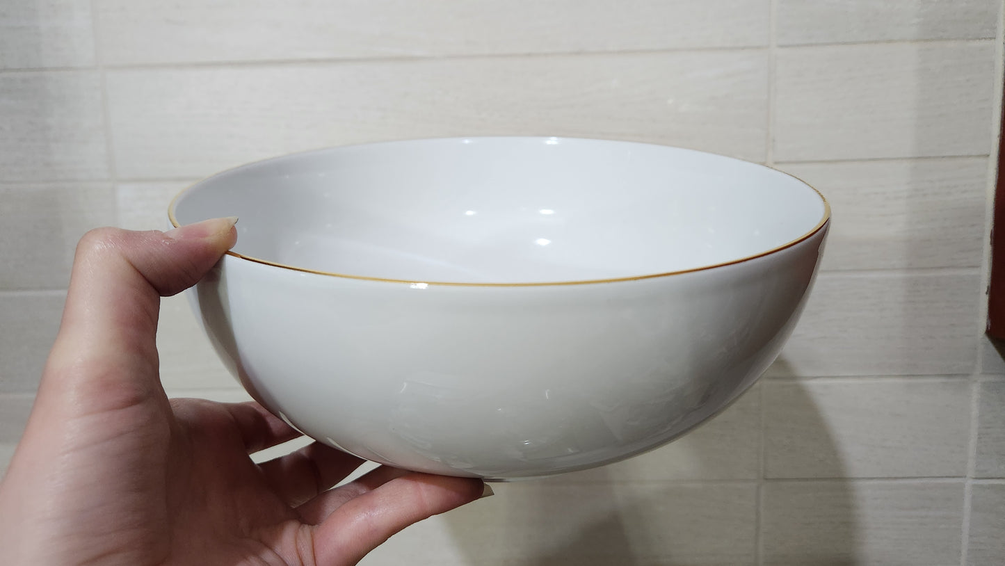 Henneberg Porzellan 1777 white porcelain bowl with a gold rim