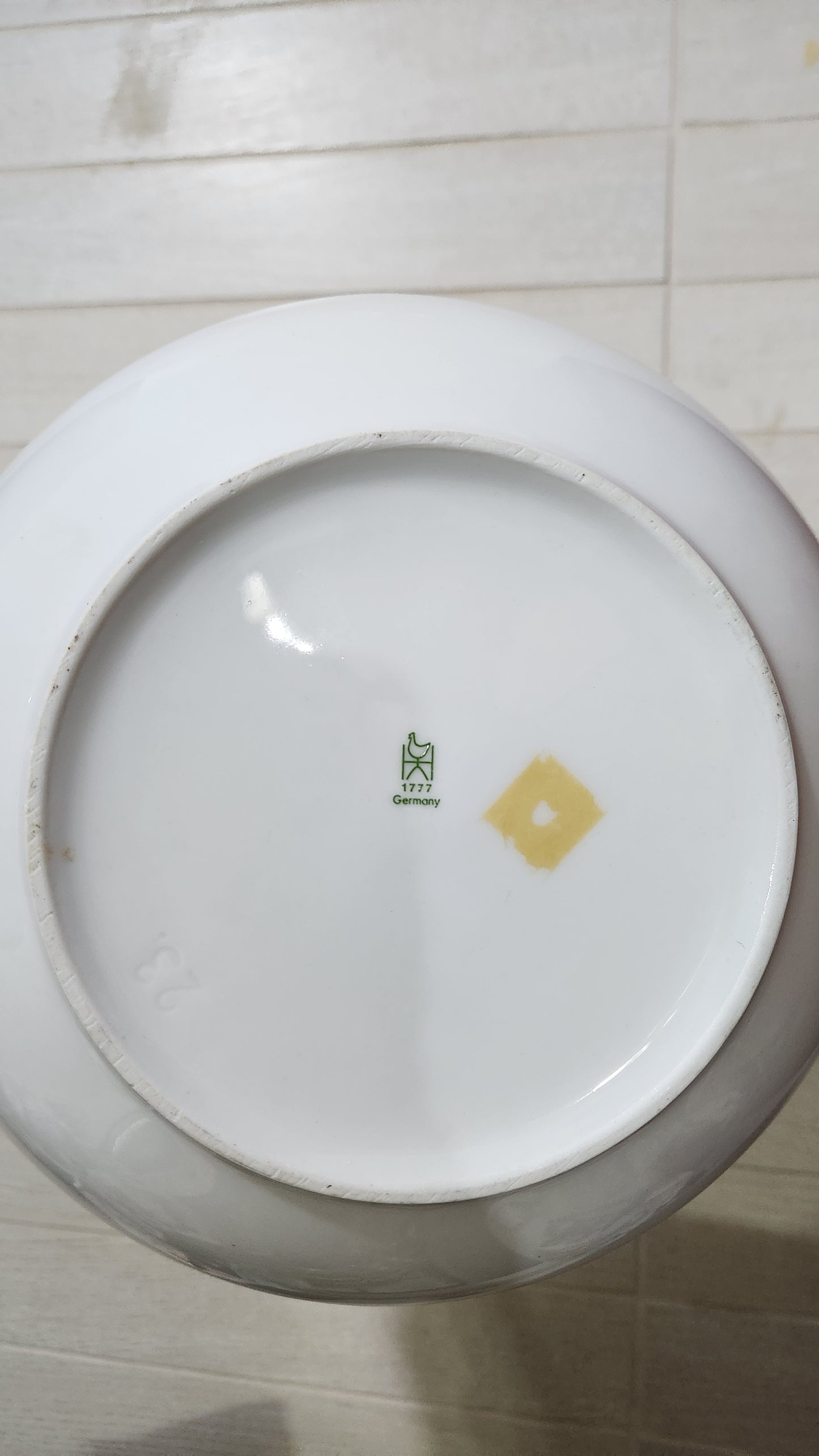 Henneberg Porzellan 1777 white porcelain bowl with a gold rim