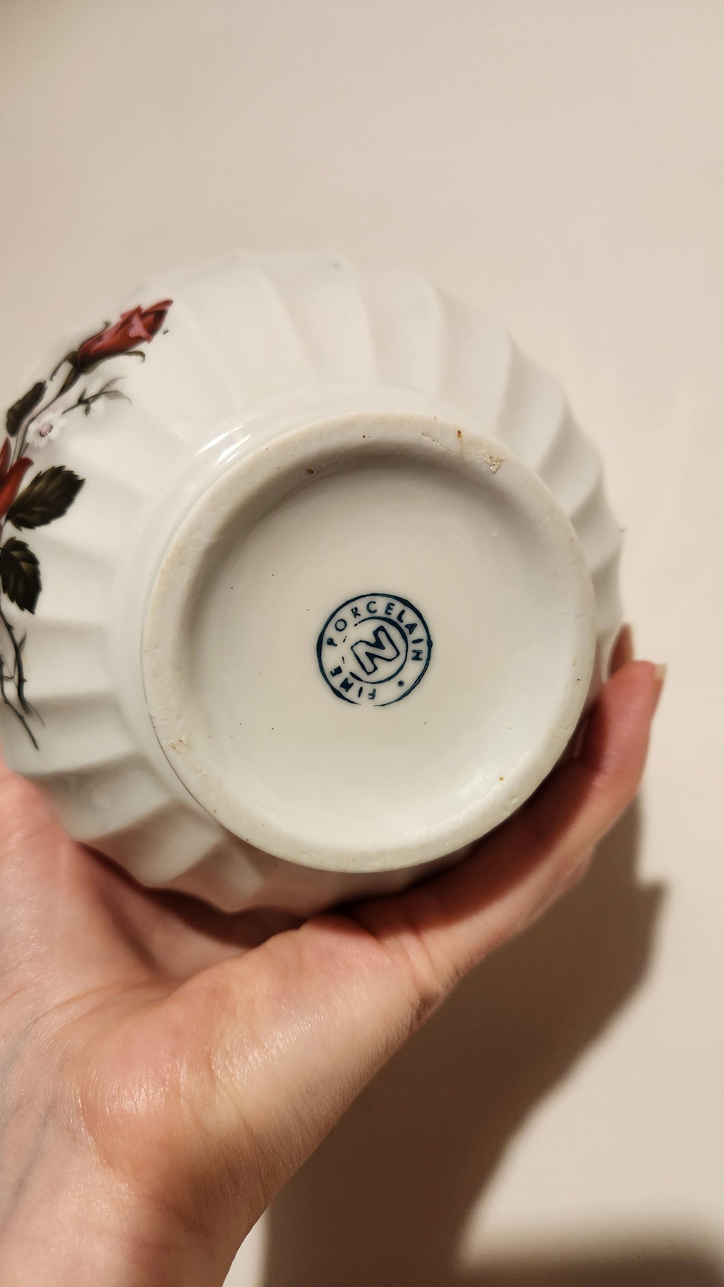 Set of 3 Vintage Naaman Porcelain Rose Bowls - Gold Rim