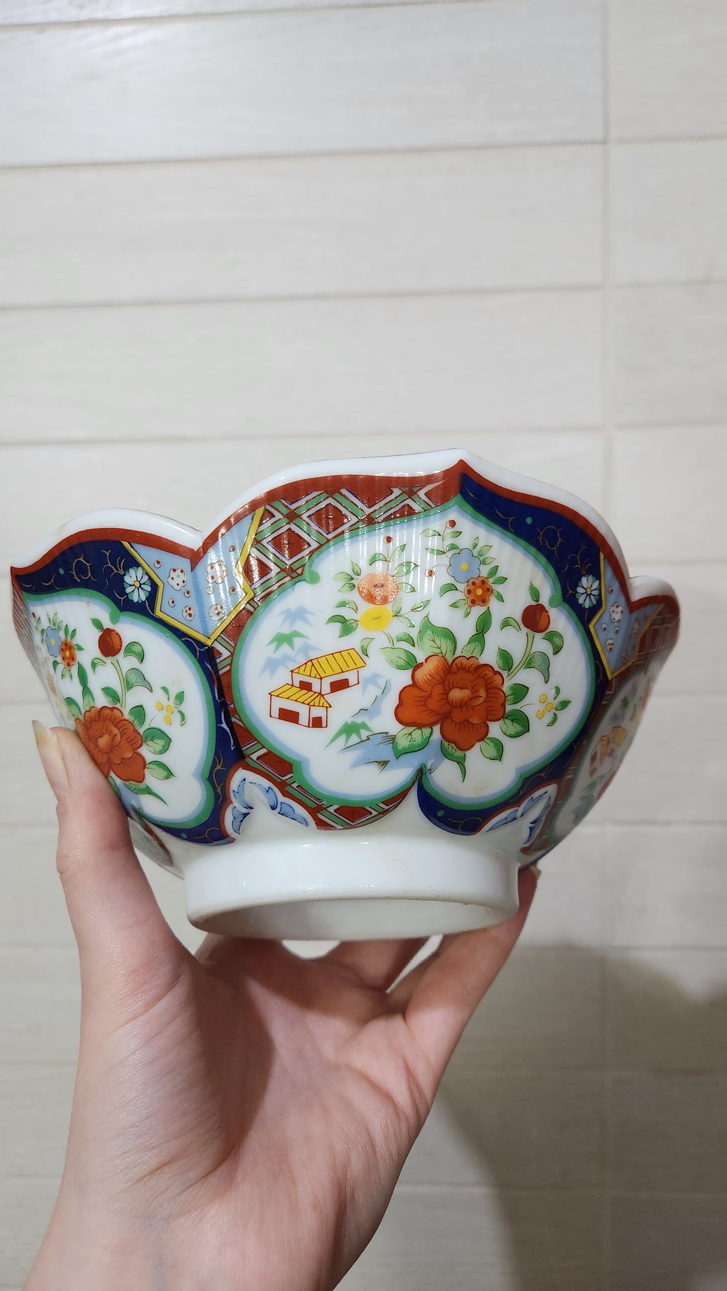 Miyako Handcrafted Porcelain Imari Ware 7-inch Lotus Bowl