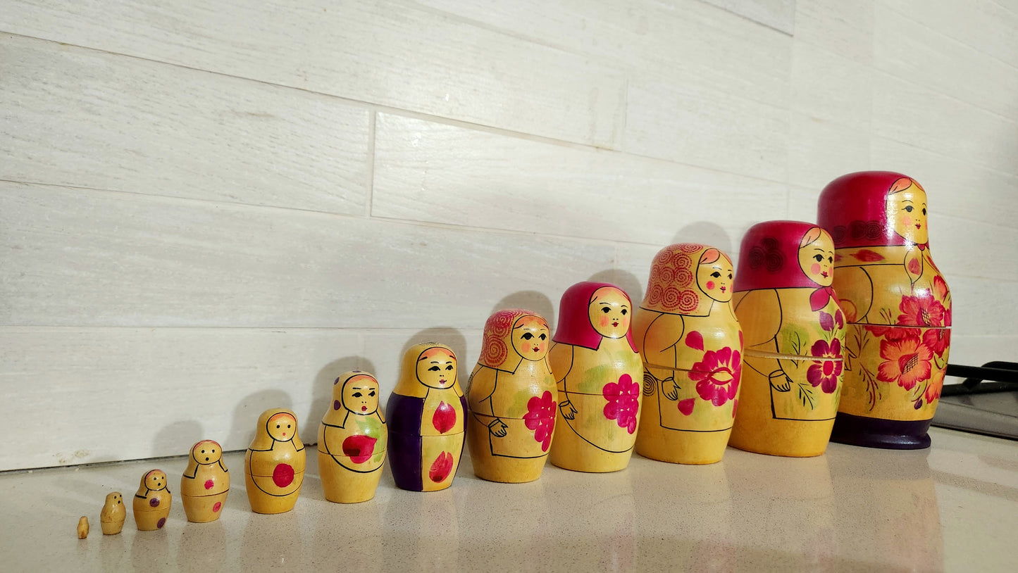 12-Piece Hand-Painted Soviet Matryoshka Nesting Doll Set - USSR 70s/80s