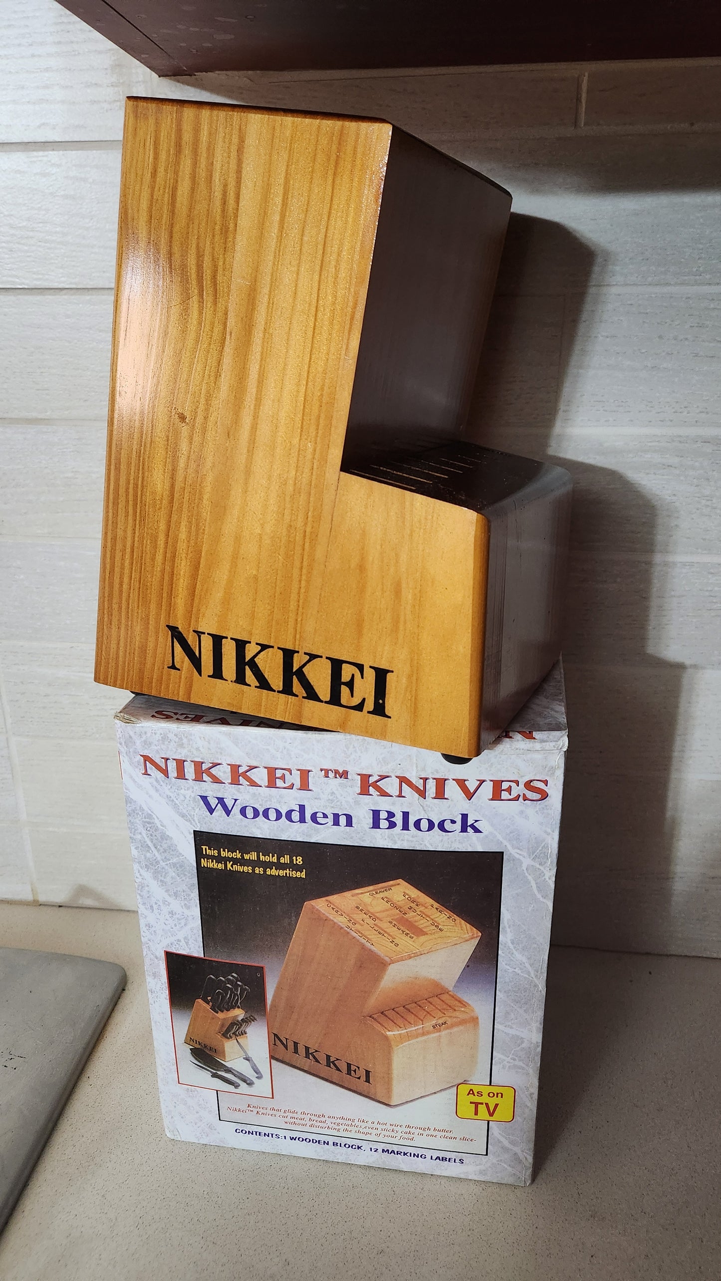 Nikkei Knives Universal Wooden Storage Block - 18 Slot Capacity