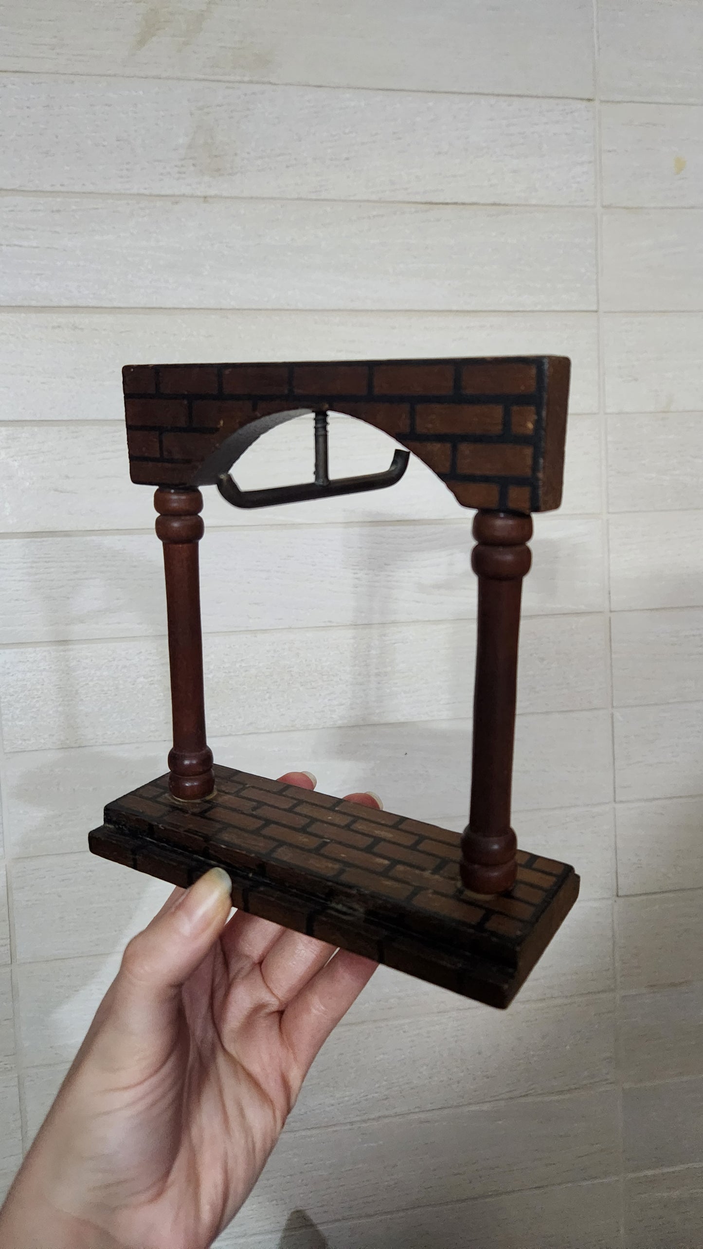 Vintage Wooden Clock-Shaped 6 Coaster Set with Arch Stand