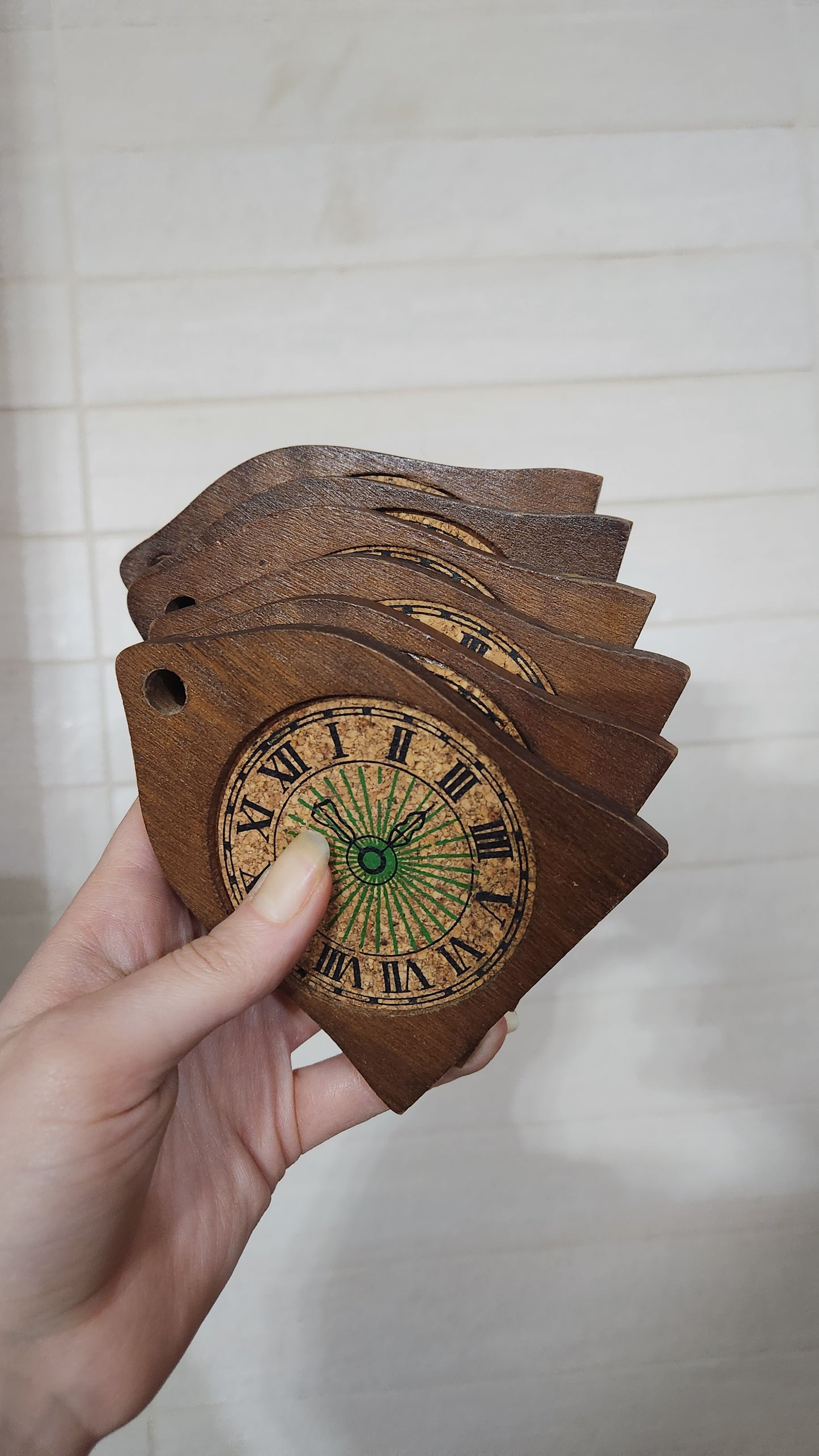 Vintage Wooden Clock-Shaped 6 Coaster Set with Arch Stand
