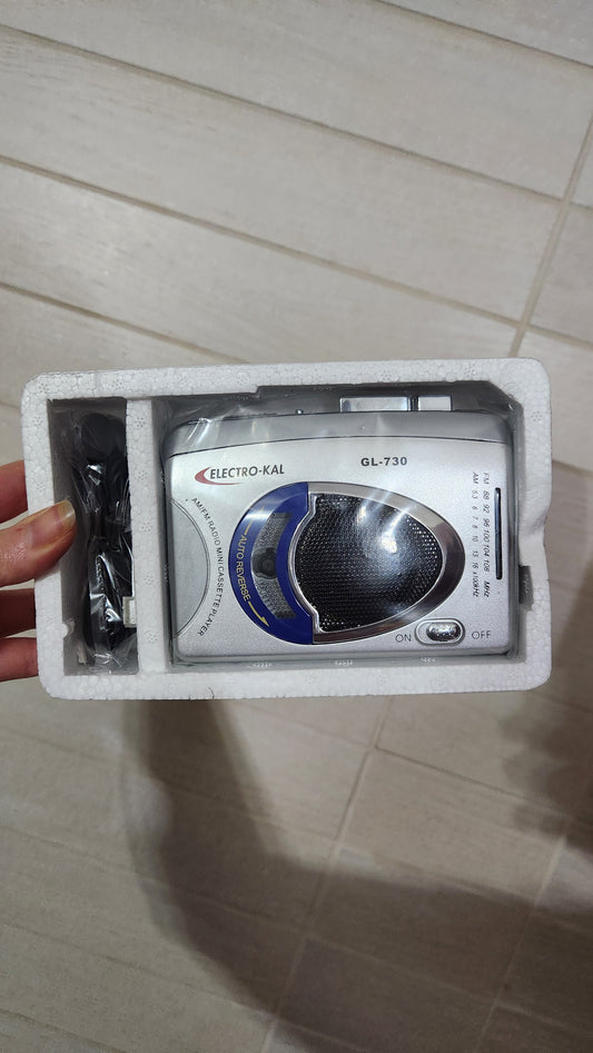 Electro-Kal GL-730 Portable Cassette Player & AM/FM Radio